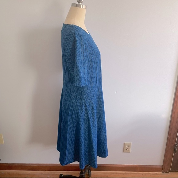 Lands' End Women's Blue Geometric Pattern Fit & Flare Dress Size XL (18) - Picture 4 of 7